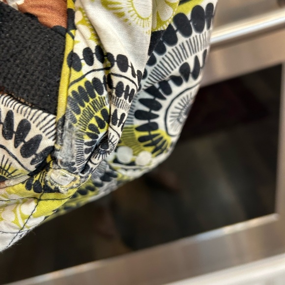 Vera Bradley Black and Green Patterned Backpack, very slight wear, overall GUC - Picture 8 of 11